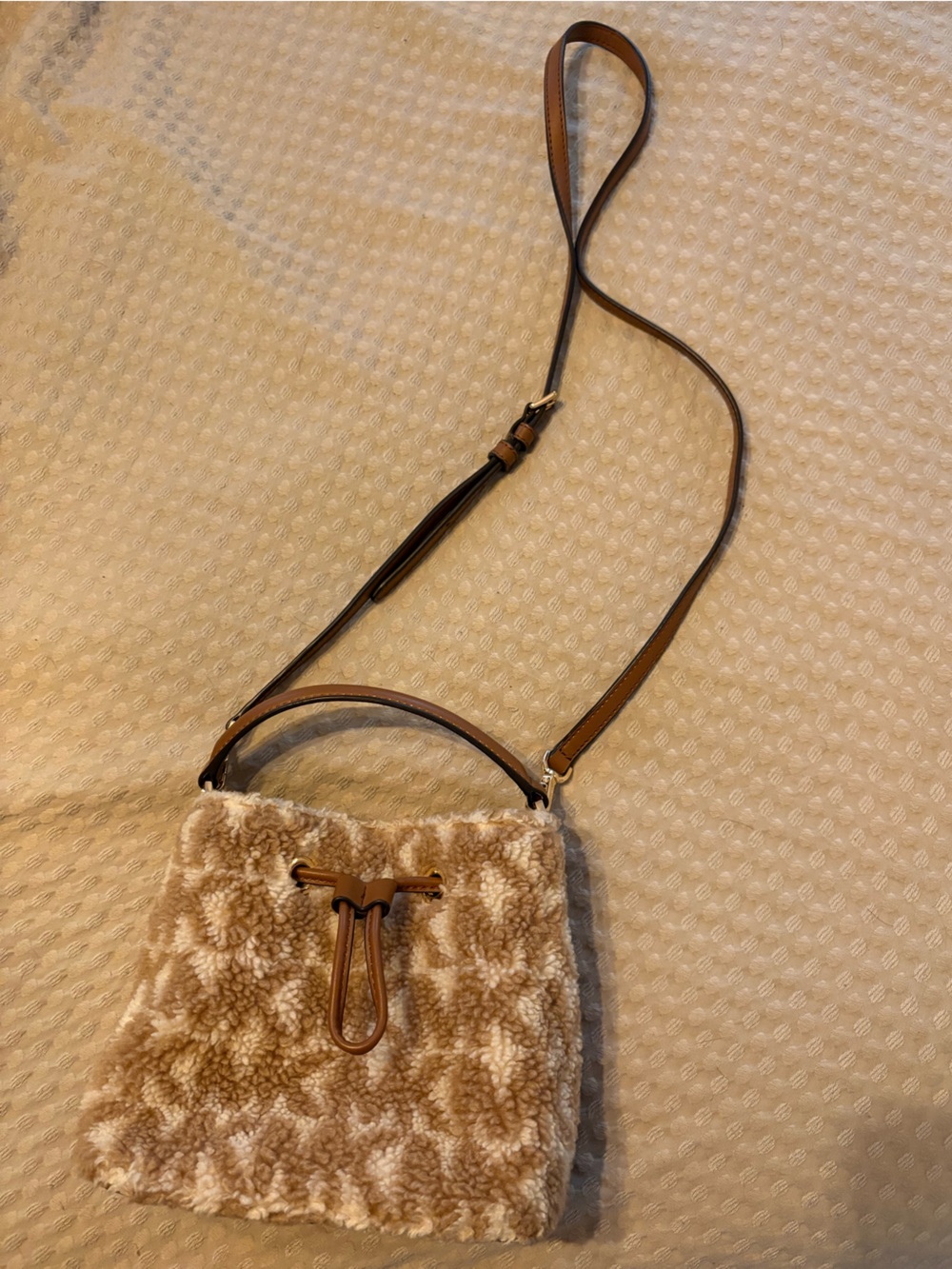 Michael Kors Suri Small Bucket Bag in Beige Faux Shearling TopHandle & Crossbody